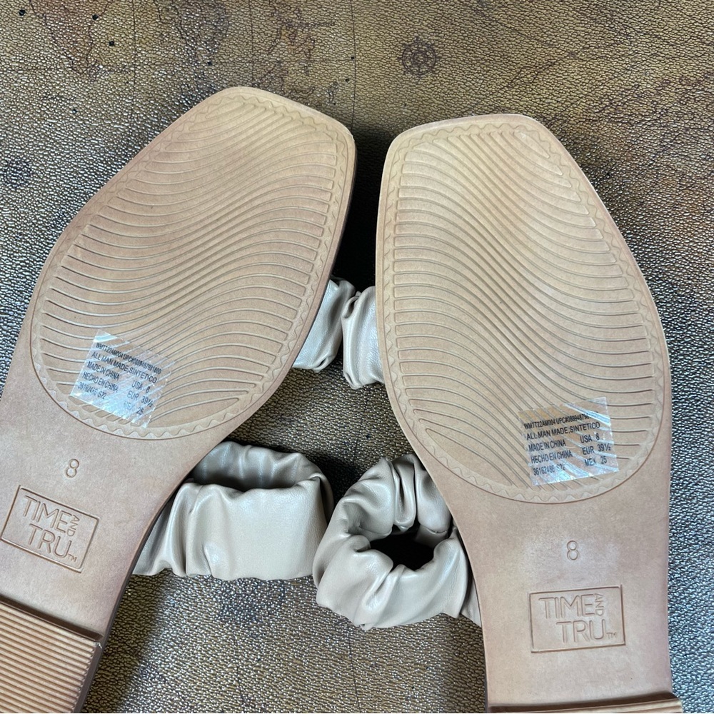 Time and Tru Memory Foam Faux Leather Scrunch Wrap Tan Flat Sandals. SZ:8 - Picture 9 of 9